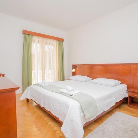 Rooms Plava Laguna Примоштен Экстерьер фото
