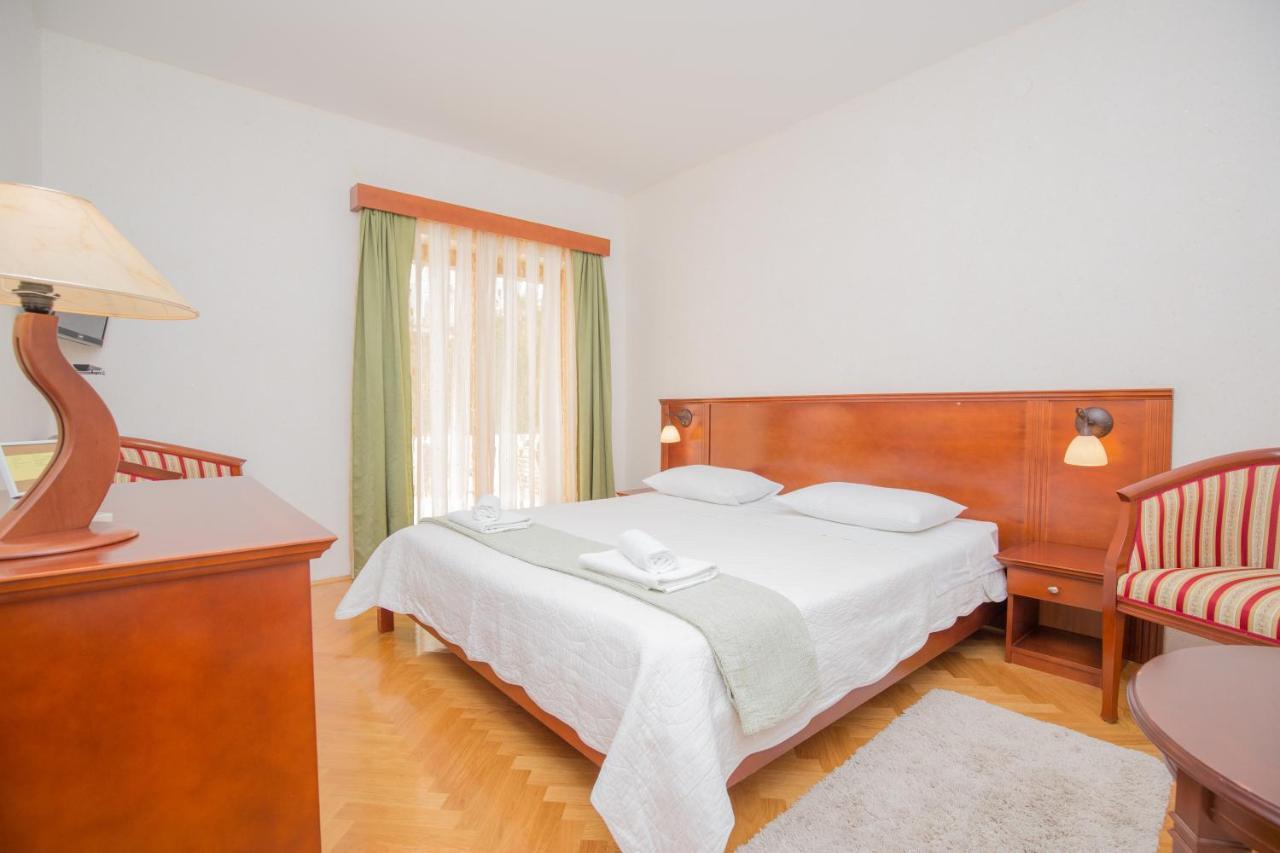 Rooms Plava Laguna Примоштен Экстерьер фото