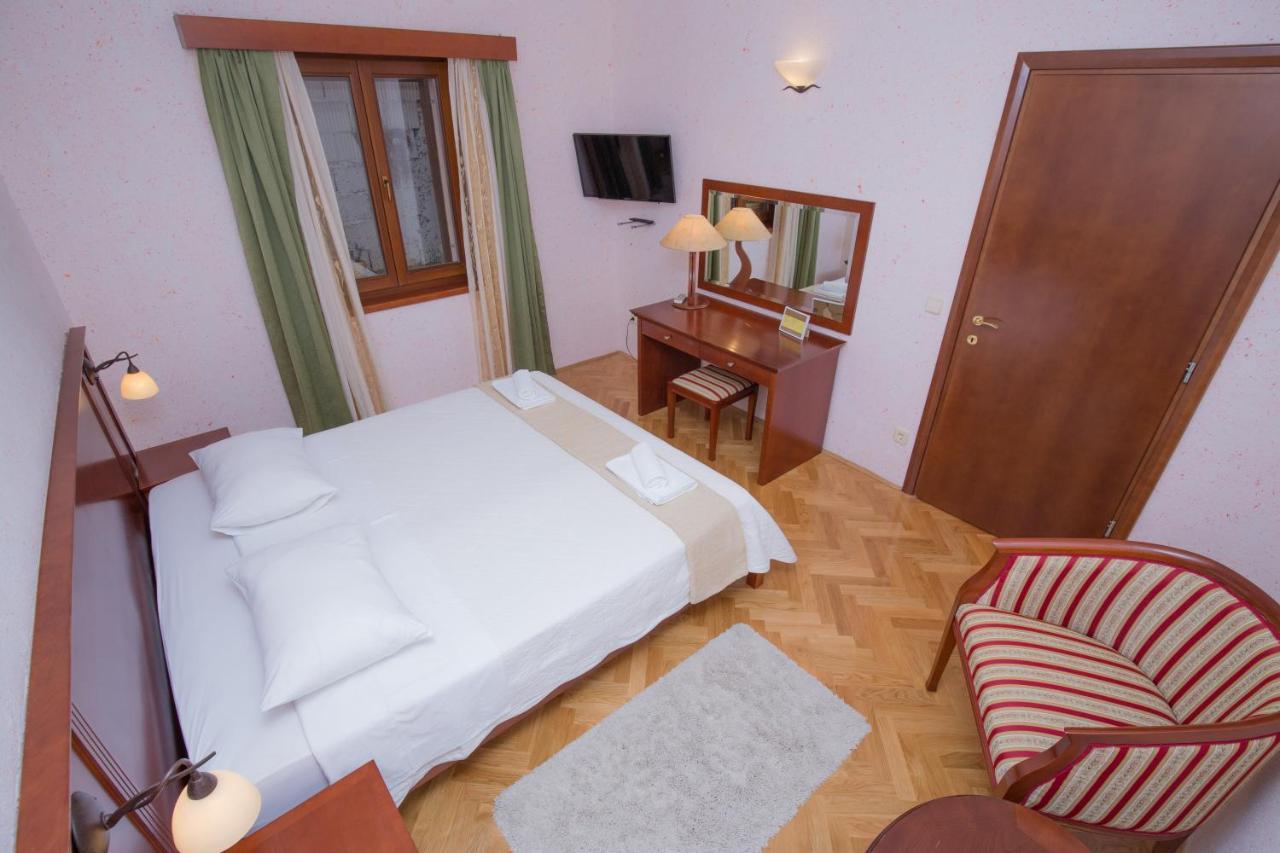 Rooms Plava Laguna Примоштен Экстерьер фото