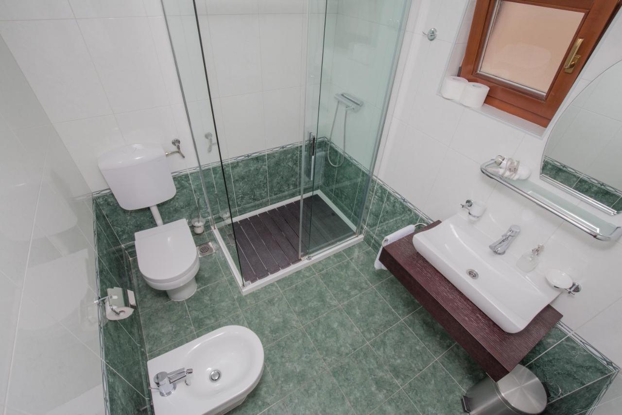 Rooms Plava Laguna Примоштен Экстерьер фото