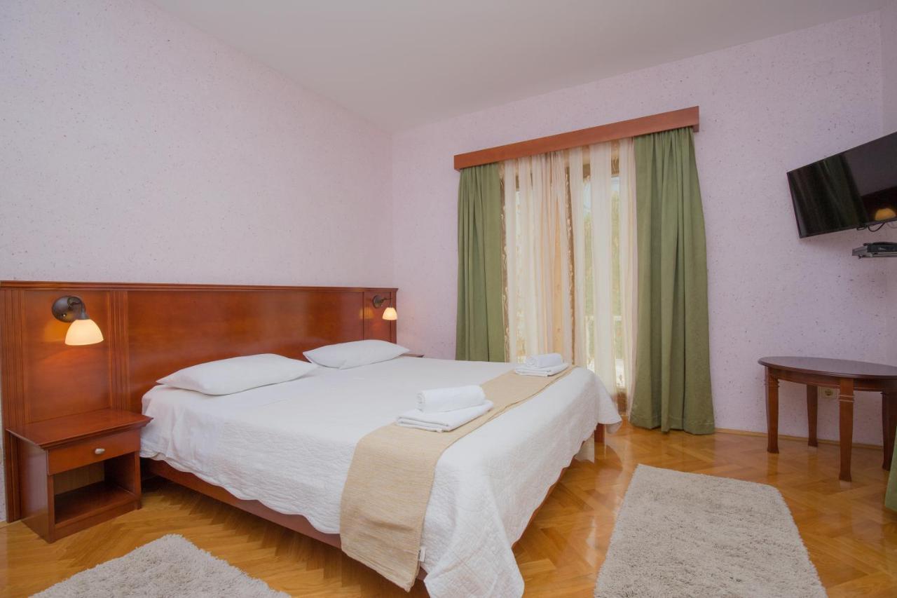 Rooms Plava Laguna Примоштен Экстерьер фото