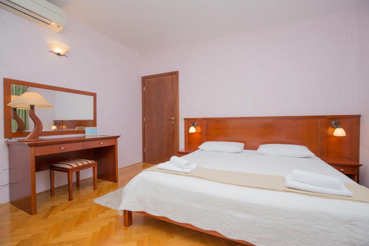 Rooms Plava Laguna Примоштен Экстерьер фото
