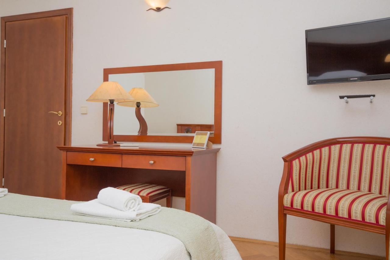 Rooms Plava Laguna Примоштен Экстерьер фото