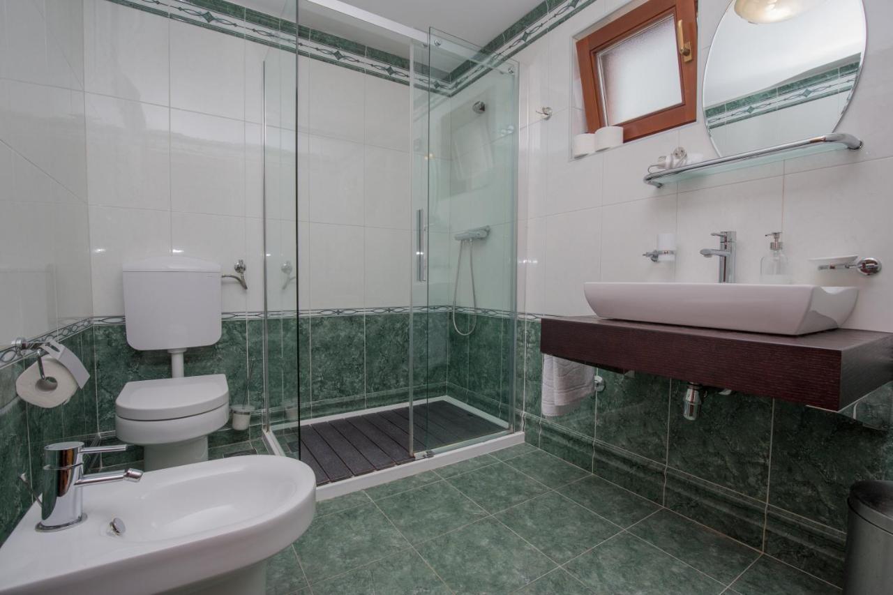 Rooms Plava Laguna Примоштен Экстерьер фото