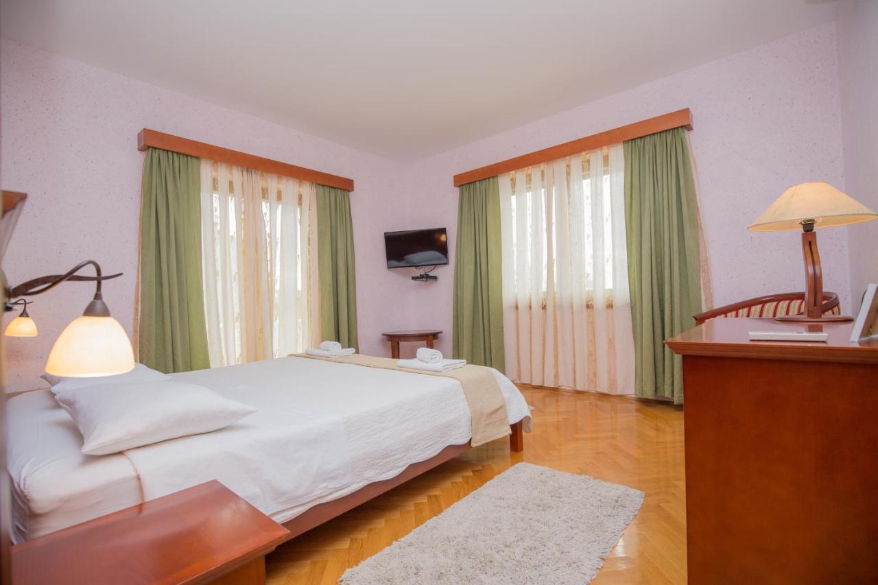 Rooms Plava Laguna Примоштен Экстерьер фото