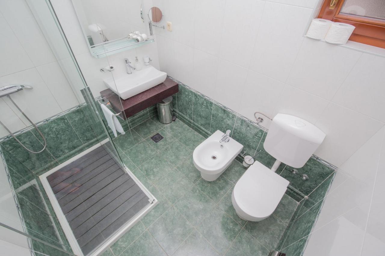 Rooms Plava Laguna Примоштен Экстерьер фото