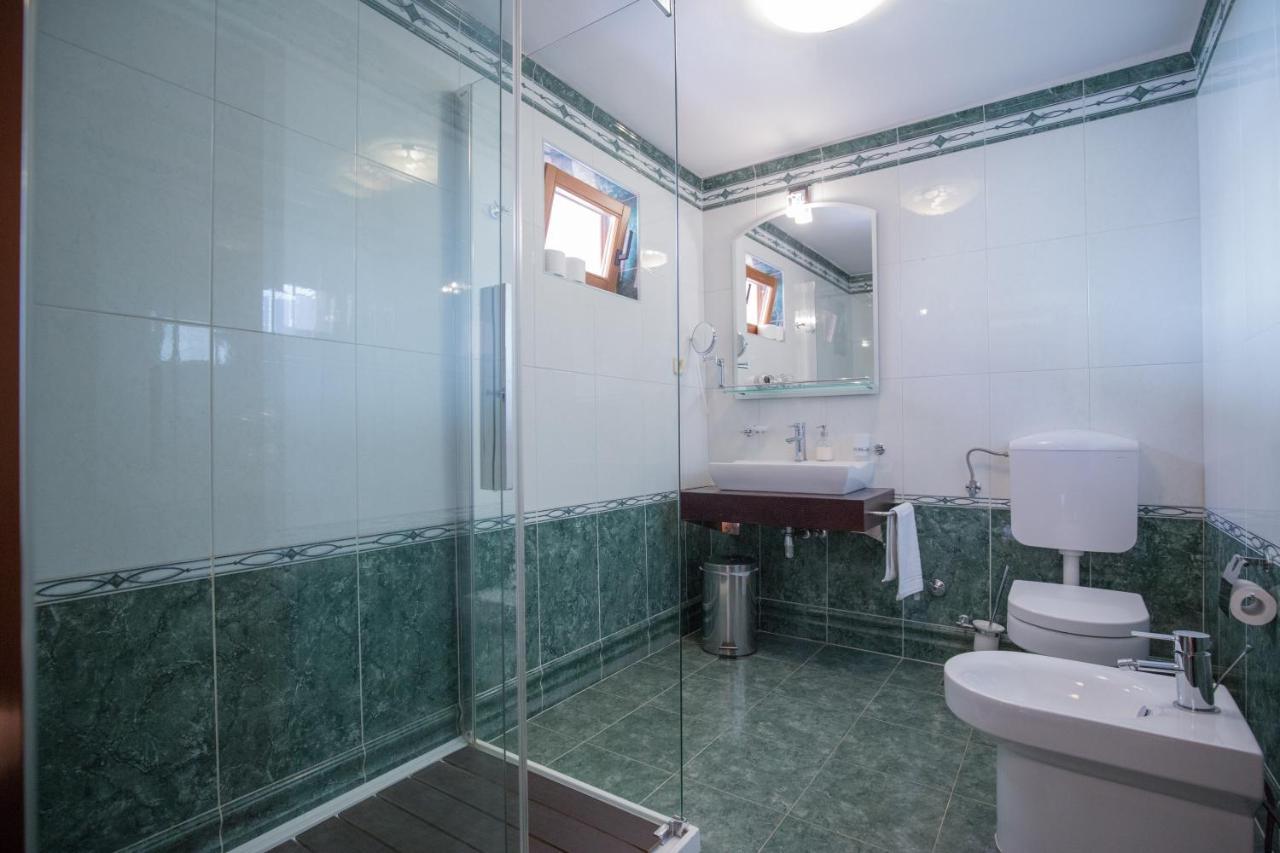 Rooms Plava Laguna Примоштен Экстерьер фото