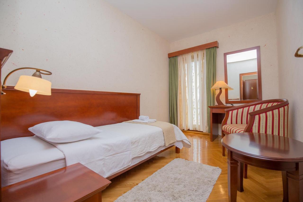 Rooms Plava Laguna Примоштен Экстерьер фото