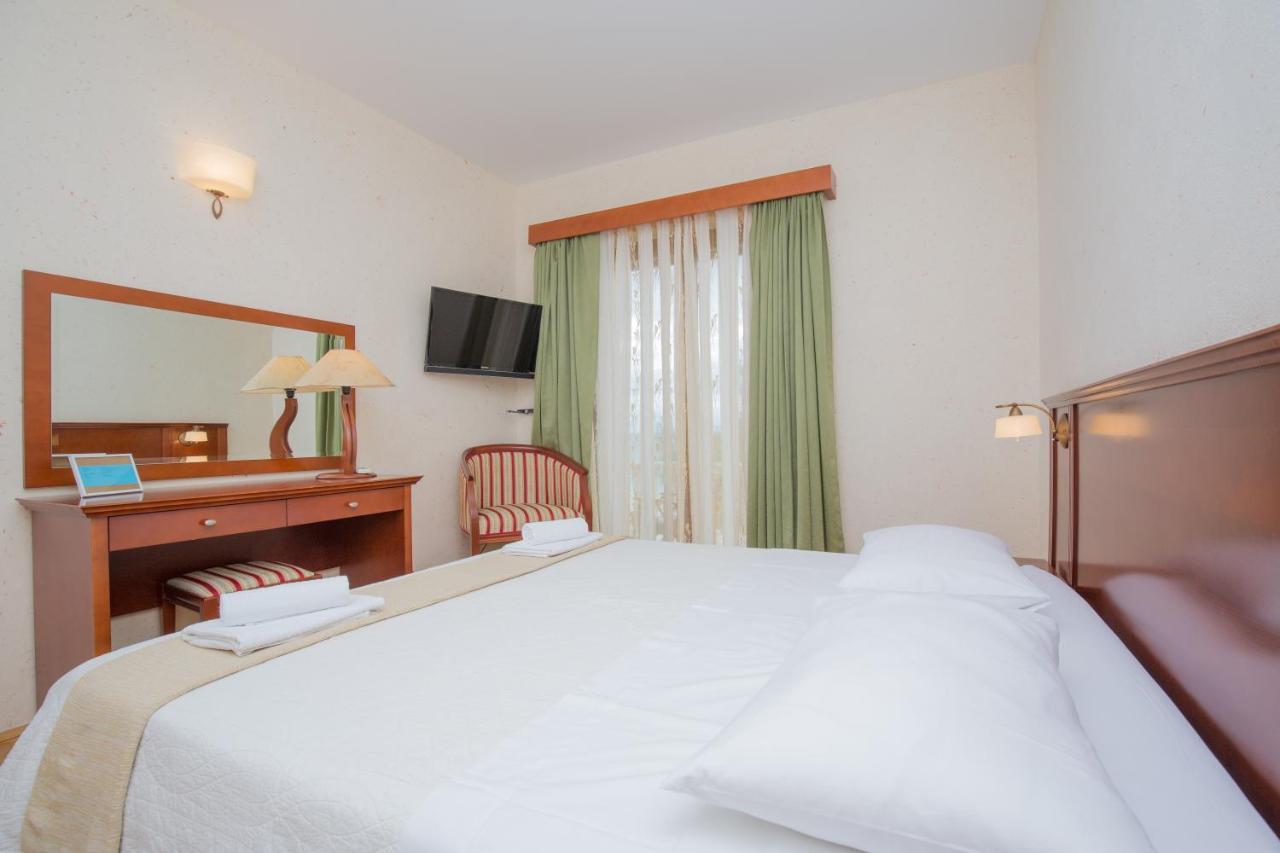Rooms Plava Laguna Примоштен Экстерьер фото