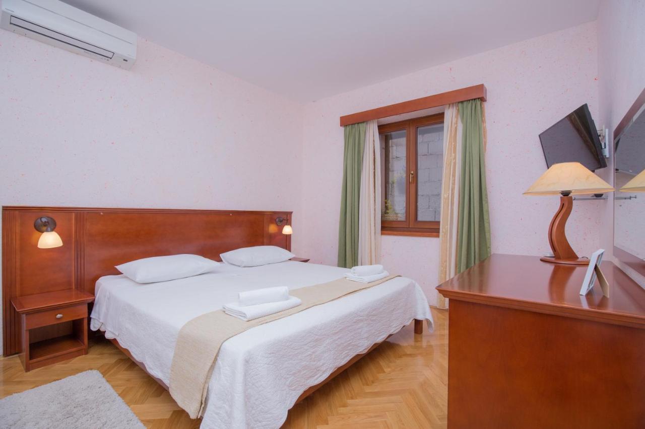 Rooms Plava Laguna Примоштен Экстерьер фото
